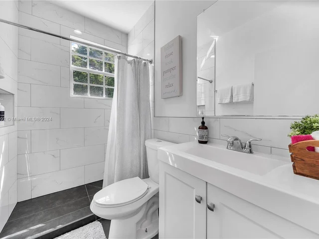 5947 NE 4th Ct, Miami FL 33137