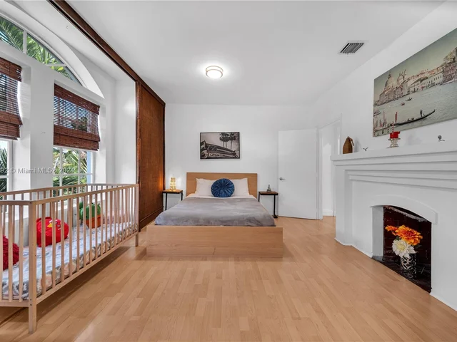 5947 NE 4th Ct, Miami FL 33137