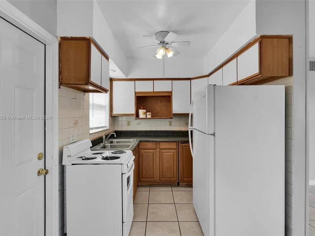 290 NE 40th St # 14, Oakland Park FL 33334