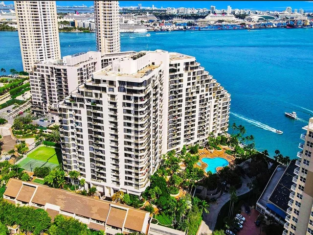 520 Brickell Key Dr # A1521, Miami FL 33131