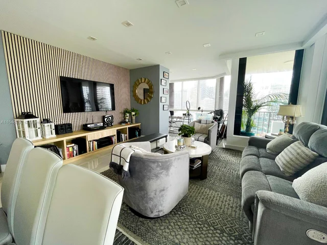 520 Brickell Key Dr # A1521, Miami FL 33131