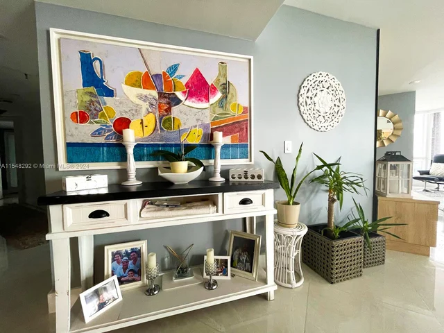 520 Brickell Key Dr # A1521, Miami FL 33131