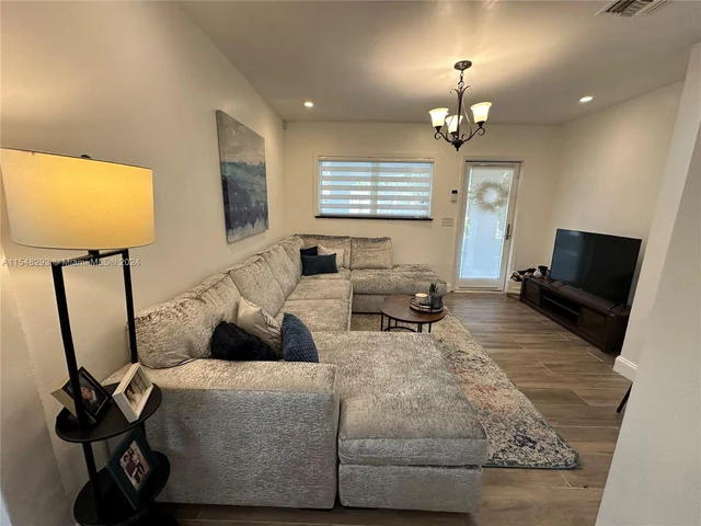 417 NW 14th Way, Fort Lauderdale FL 33311