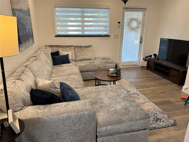 417 NW 14th Way, Fort Lauderdale FL 33311