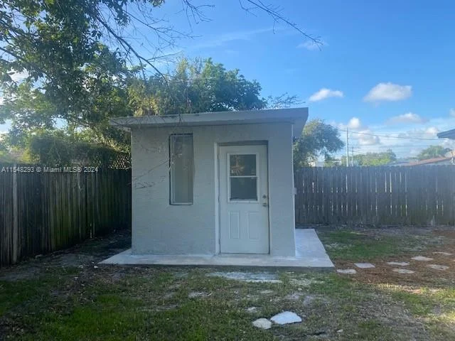 417 NW 14th Way, Fort Lauderdale FL 33311