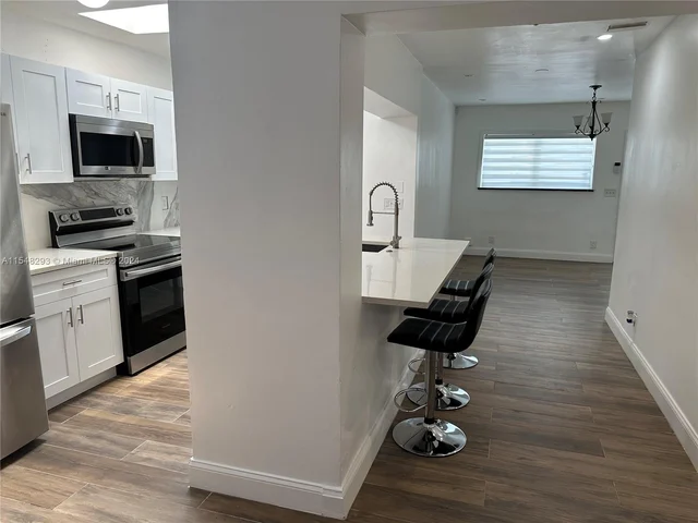 417 NW 14th Way, Fort Lauderdale FL 33311