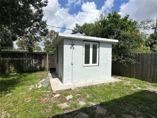 417 NW 14th Way, Fort Lauderdale FL 33311