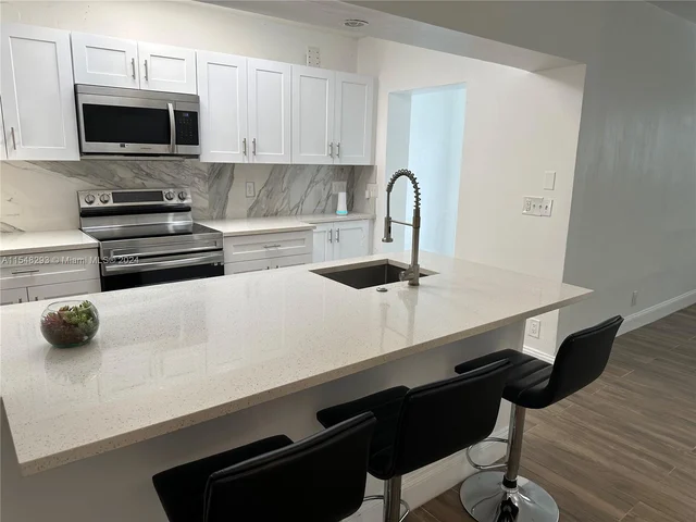 417 NW 14th Way, Fort Lauderdale FL 33311