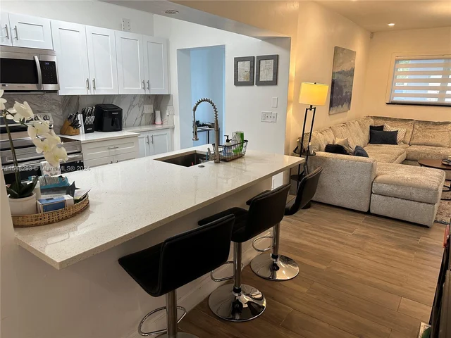 417 NW 14th Way, Fort Lauderdale FL 33311