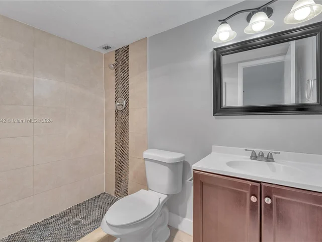 6201 N Falls Cir Dr # 303, Lauderhill FL 33319