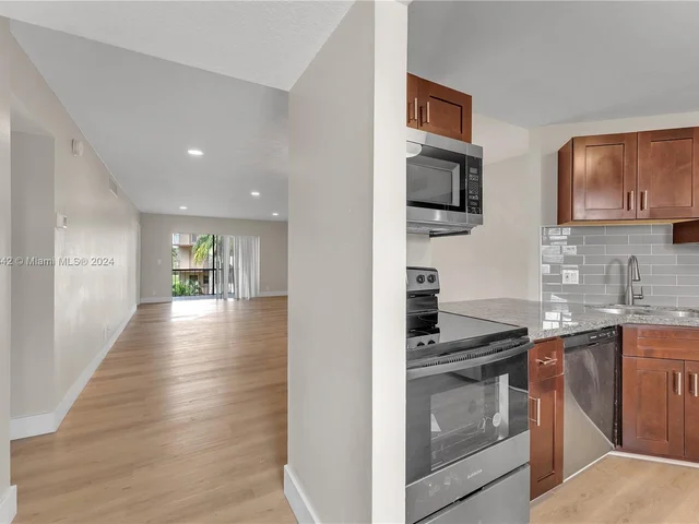 6201 N Falls Cir Dr # 303, Lauderhill FL 33319