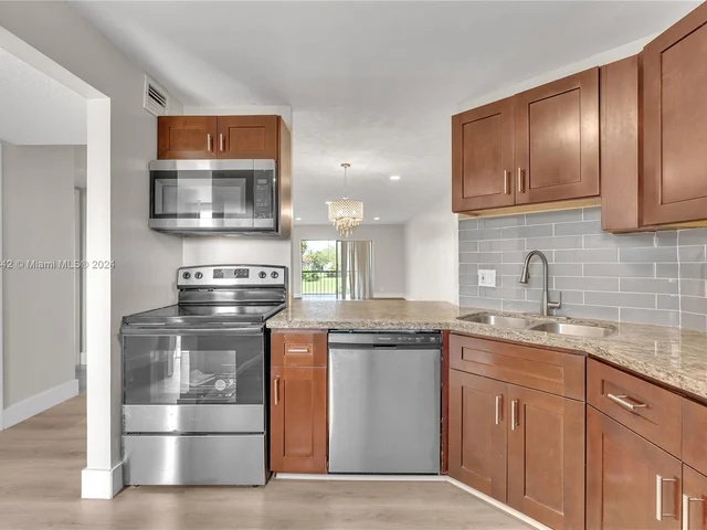 6201 N Falls Cir Dr # 303, Lauderhill FL 33319