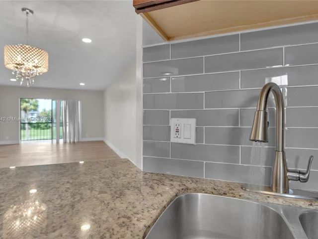 6201 N Falls Cir Dr # 303, Lauderhill FL 33319