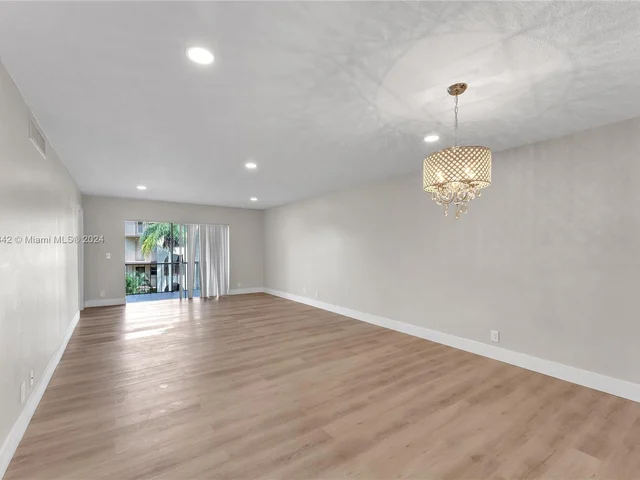 6201 N Falls Cir Dr # 303, Lauderhill FL 33319