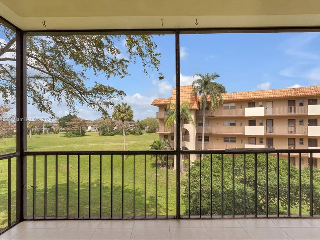6201 N Falls Cir Dr # 303, Lauderhill FL 33319