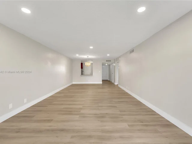 6201 N Falls Cir Dr # 303, Lauderhill FL 33319