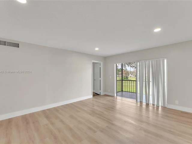 6201 N Falls Cir Dr # 303, Lauderhill FL 33319