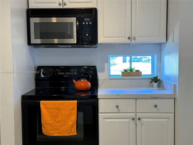 8630 SW 3rd St # 101, Pembroke Pines FL 33025