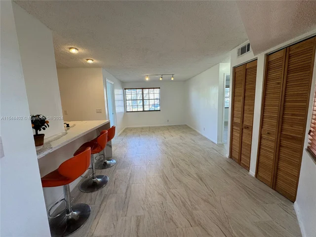 8630 SW 3rd St # 101, Pembroke Pines FL 33025