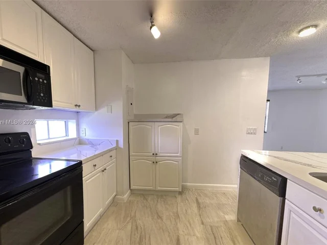 8630 SW 3rd St # 101, Pembroke Pines FL 33025