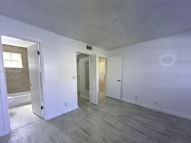 8630 SW 3rd St # 101, Pembroke Pines FL 33025