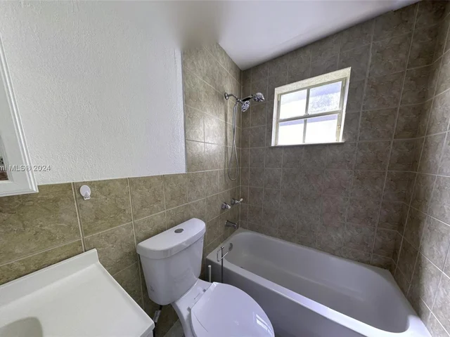 8630 SW 3rd St # 101, Pembroke Pines FL 33025