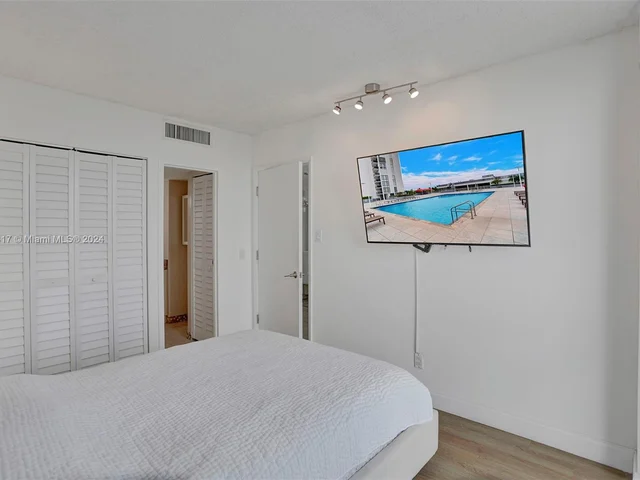 3625 N Country Club Dr # 1404, Aventura FL 33180