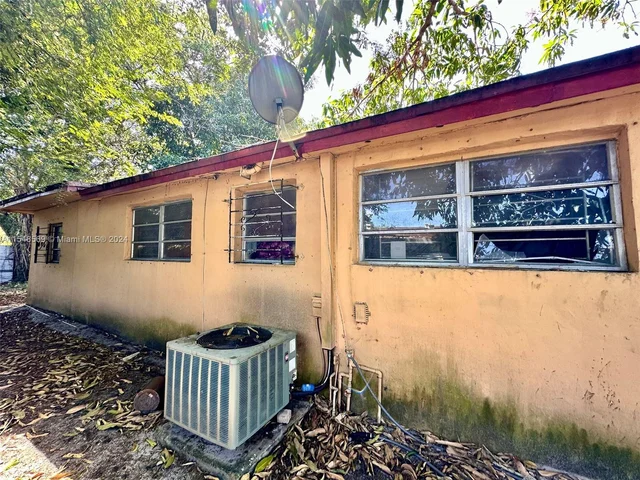 2210 NW 154th St, Miami Gardens FL 33054