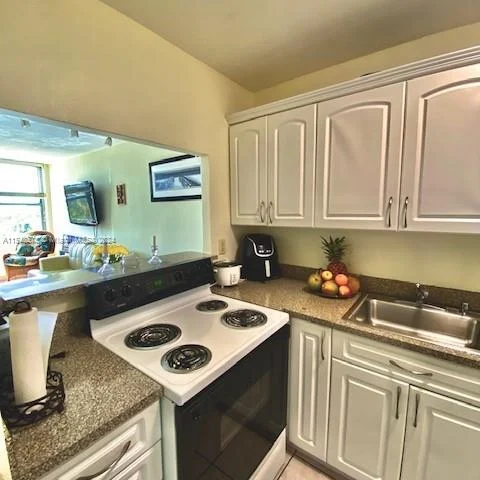 2899 Collins Ave # 503, Miami Beach FL 33140