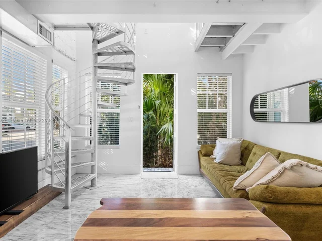 739 2nd St # o, Miami Beach FL 33139