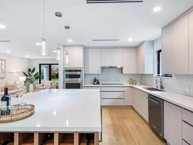 1519 Robbia Ave, Coral Gables FL 33146