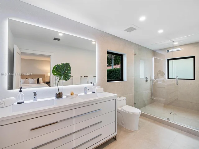 1519 Robbia Ave, Coral Gables FL 33146