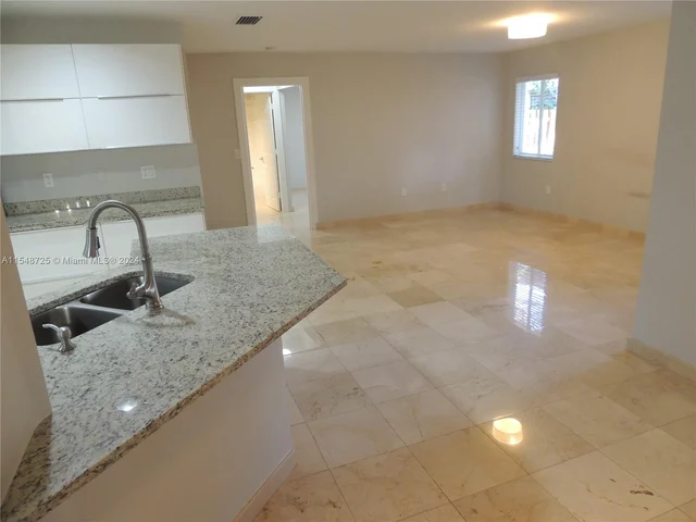 10813 NW 53rd Ln, Doral FL 33178