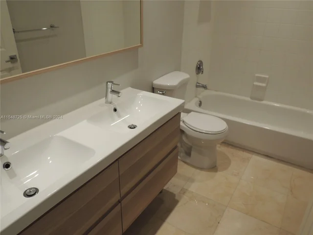 10813 NW 53rd Ln, Doral FL 33178