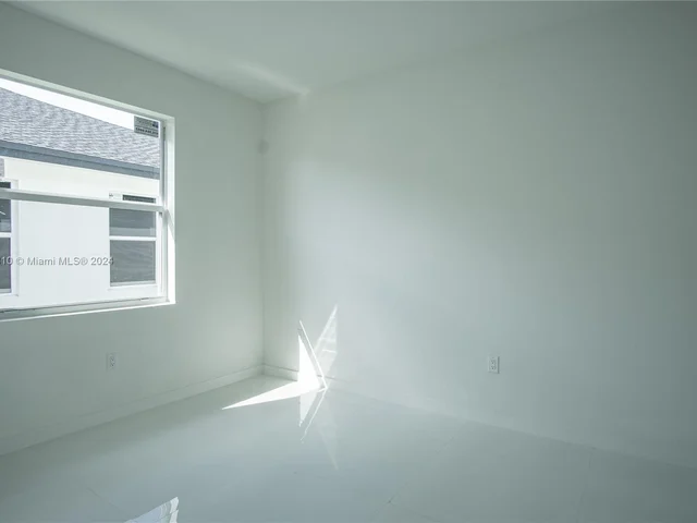 22590 SW 124 CT, Miami FL 33170