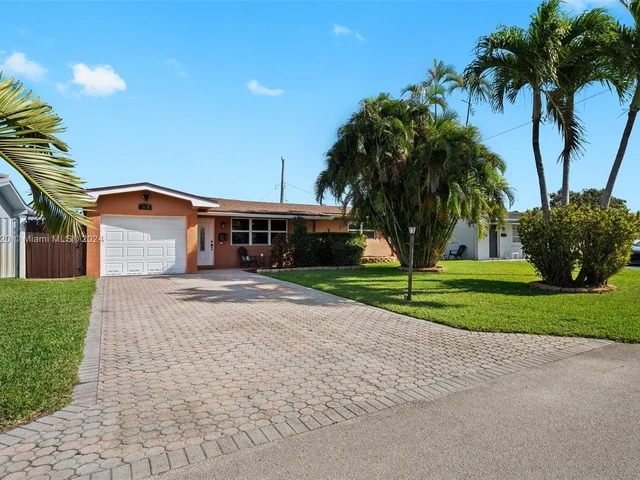 7671 NW 15th Ct, Pembroke Pines FL 33024