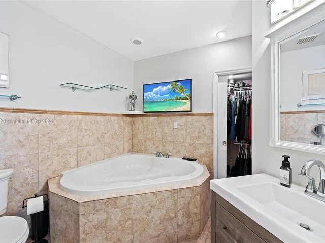 7671 NW 15th Ct, Pembroke Pines FL 33024