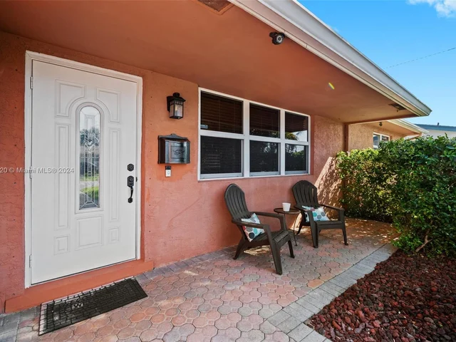 7671 NW 15th Ct, Pembroke Pines FL 33024