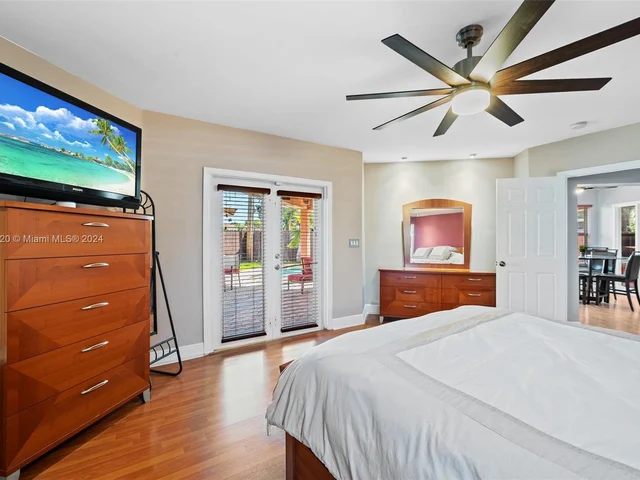 7671 NW 15th Ct, Pembroke Pines FL 33024