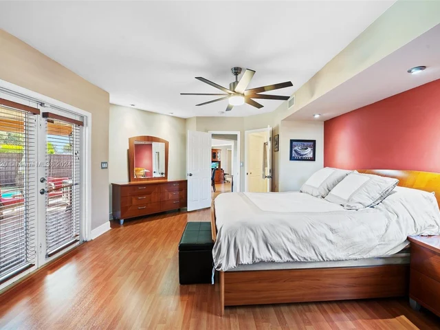 7671 NW 15th Ct, Pembroke Pines FL 33024