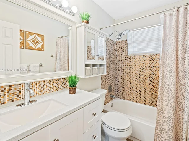 7671 NW 15th Ct, Pembroke Pines FL 33024