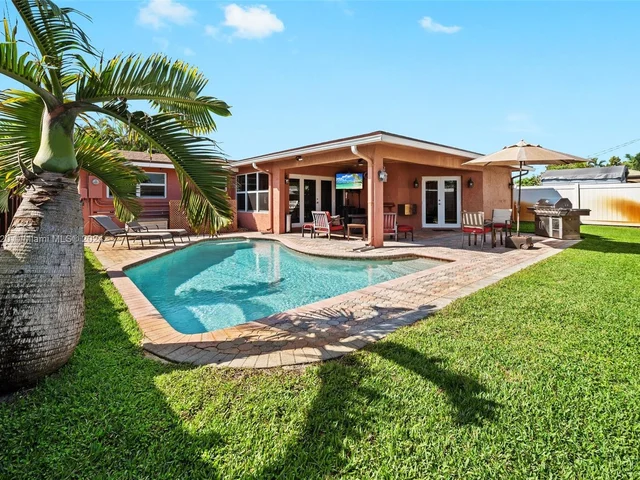 7671 NW 15th Ct, Pembroke Pines FL 33024