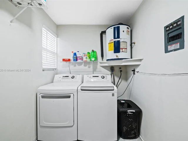 7671 NW 15th Ct, Pembroke Pines FL 33024