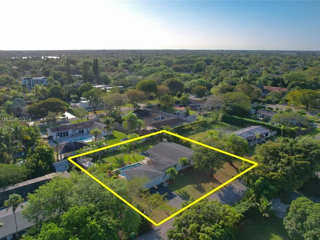 13455 SW 100th Ct, Miami FL 33176