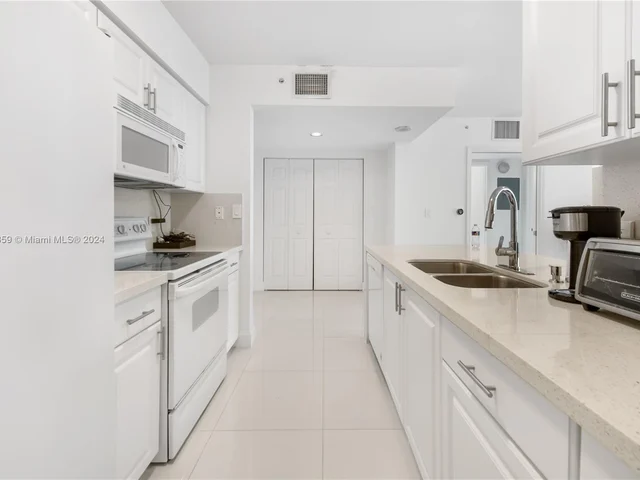 1155 Brickell Bay Dr # 2005, Miami FL 33131