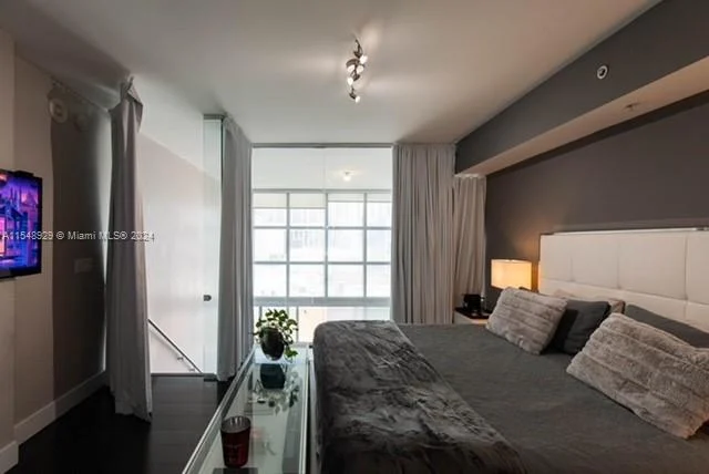 253 NE 2nd St # 416, Miami FL 33132