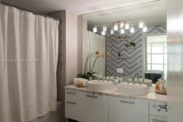 253 NE 2nd St # 416, Miami FL 33132