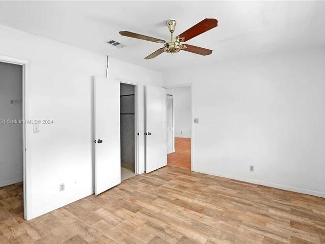 1011 SW 127th Ter, Davie FL 33325