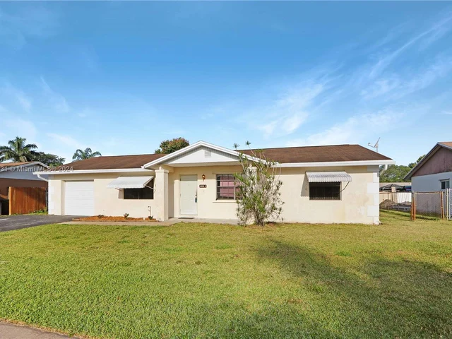 1011 SW 127th Ter, Davie FL 33325