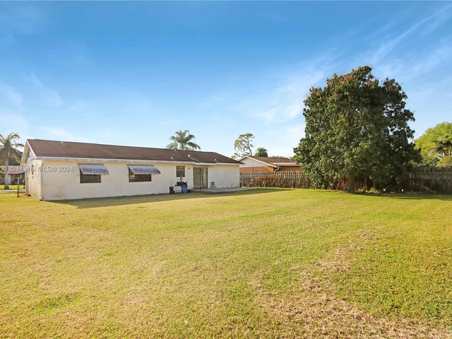 1011 SW 127th Ter, Davie FL 33325